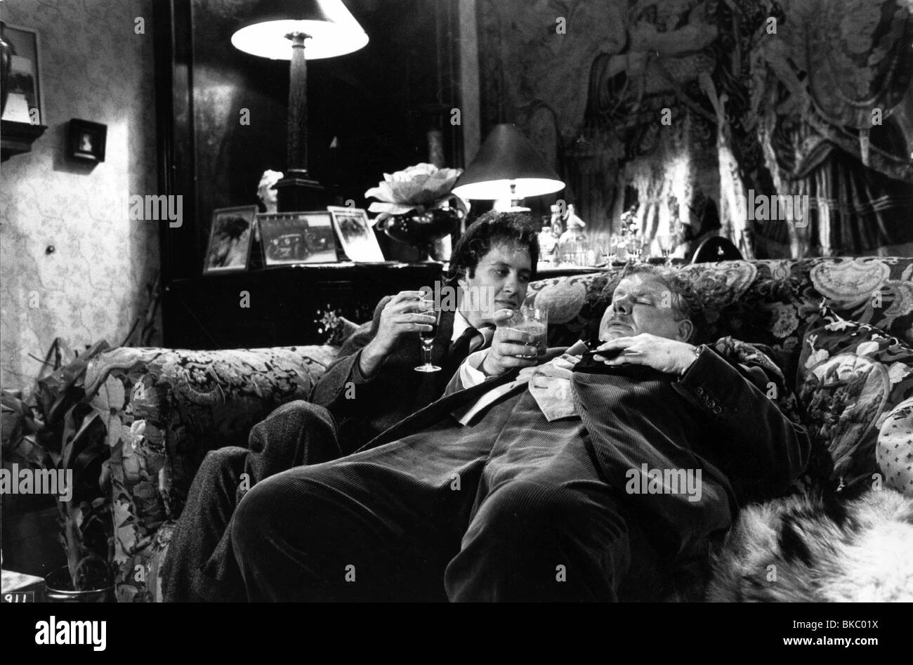 WITHNAIL & I (1987) et j'WITHNAIL (ALT) RICHARD E GRANT, RICHARD GRIFFITHS WNI 01P Banque D'Images