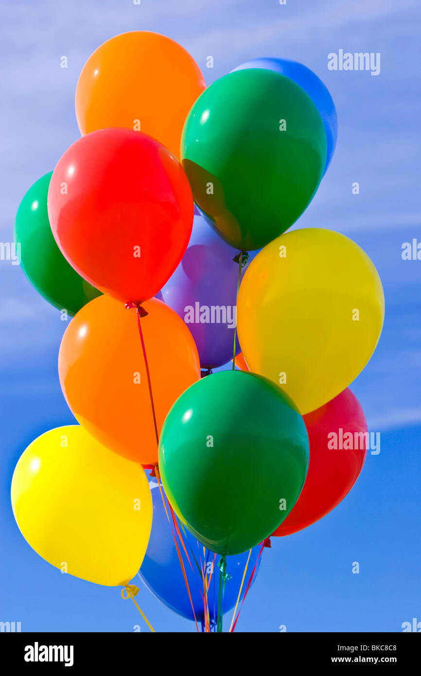 Colorful balloons against a blue sky Banque D'Images