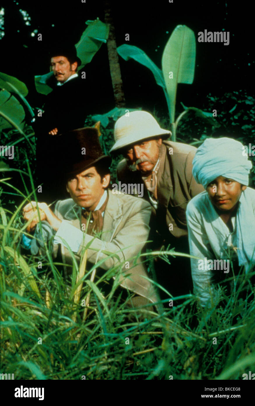 Le Tour Du Monde En 80 Jours Film 1989 Le TOUR DU MONDE EN 80 JOURS (TV) (1989) ERIC IDLE, Pierce Brosnan APA 006  Photo Stock - Alamy