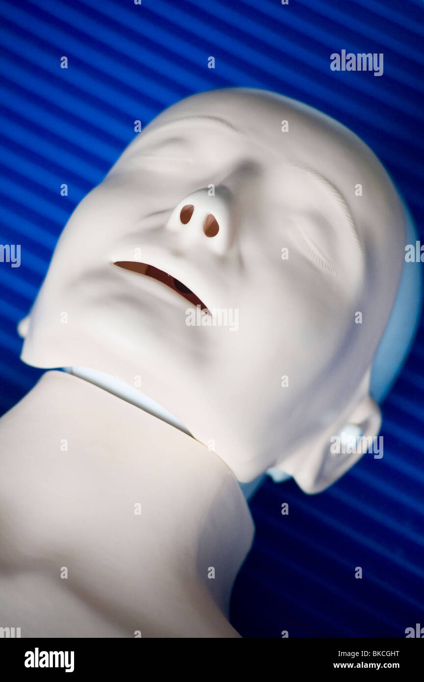 Dummy utilisée pour pratiquer la respiration artificielle. Banque D'Images