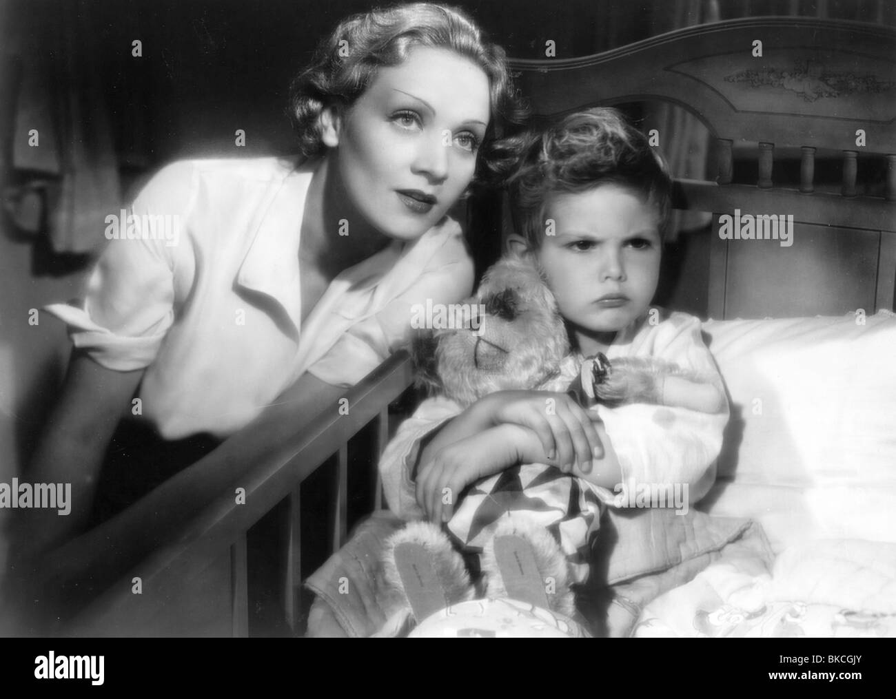 Blonde Vénus (1933) Marlene Dietrich, Dickie Moore BLVS 013P Banque D'Images