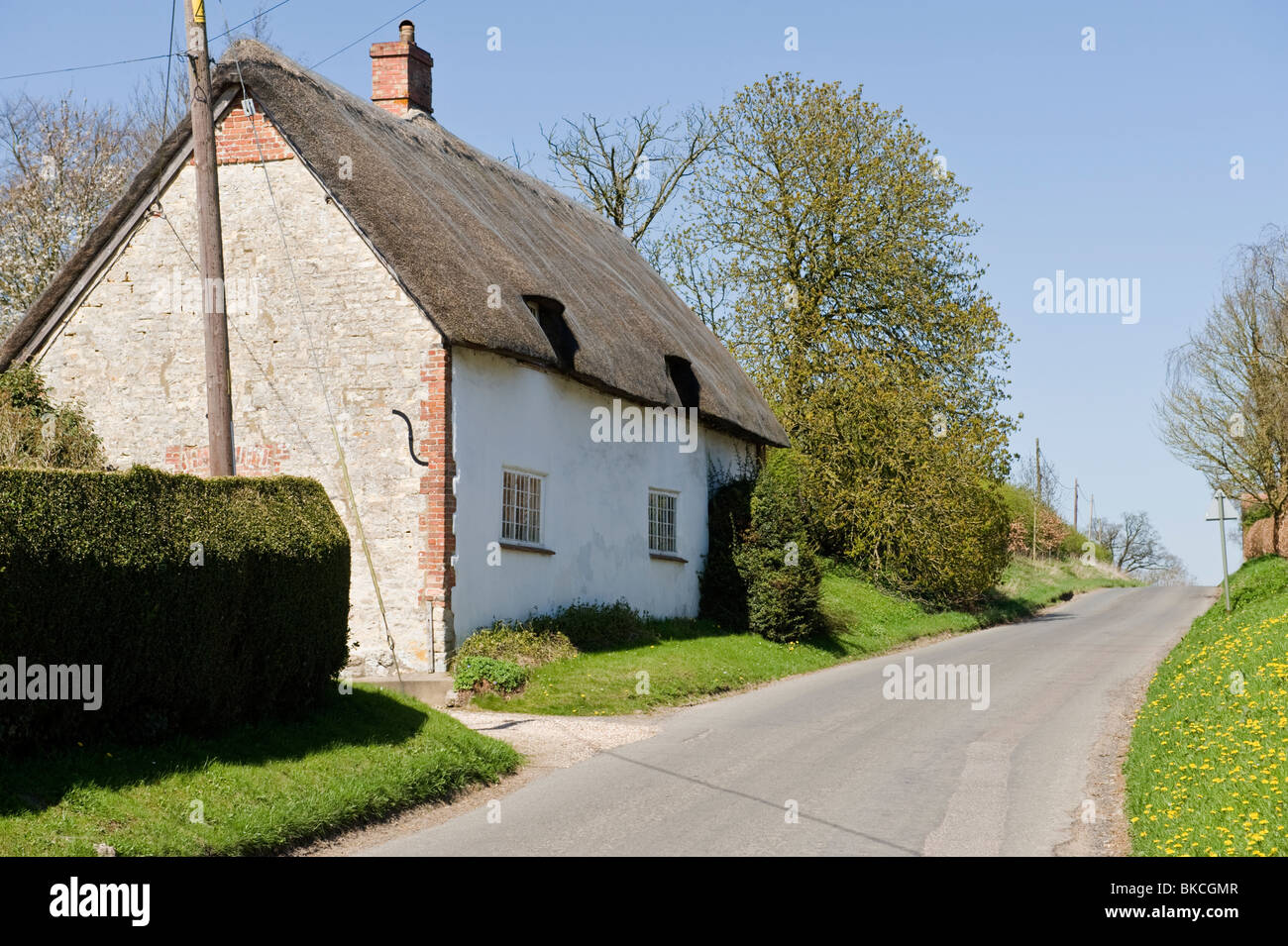 Une chaumière traditionnelle dans un quartier calme route de campagne dans la région de Chilton Oxfordshire. Banque D'Images