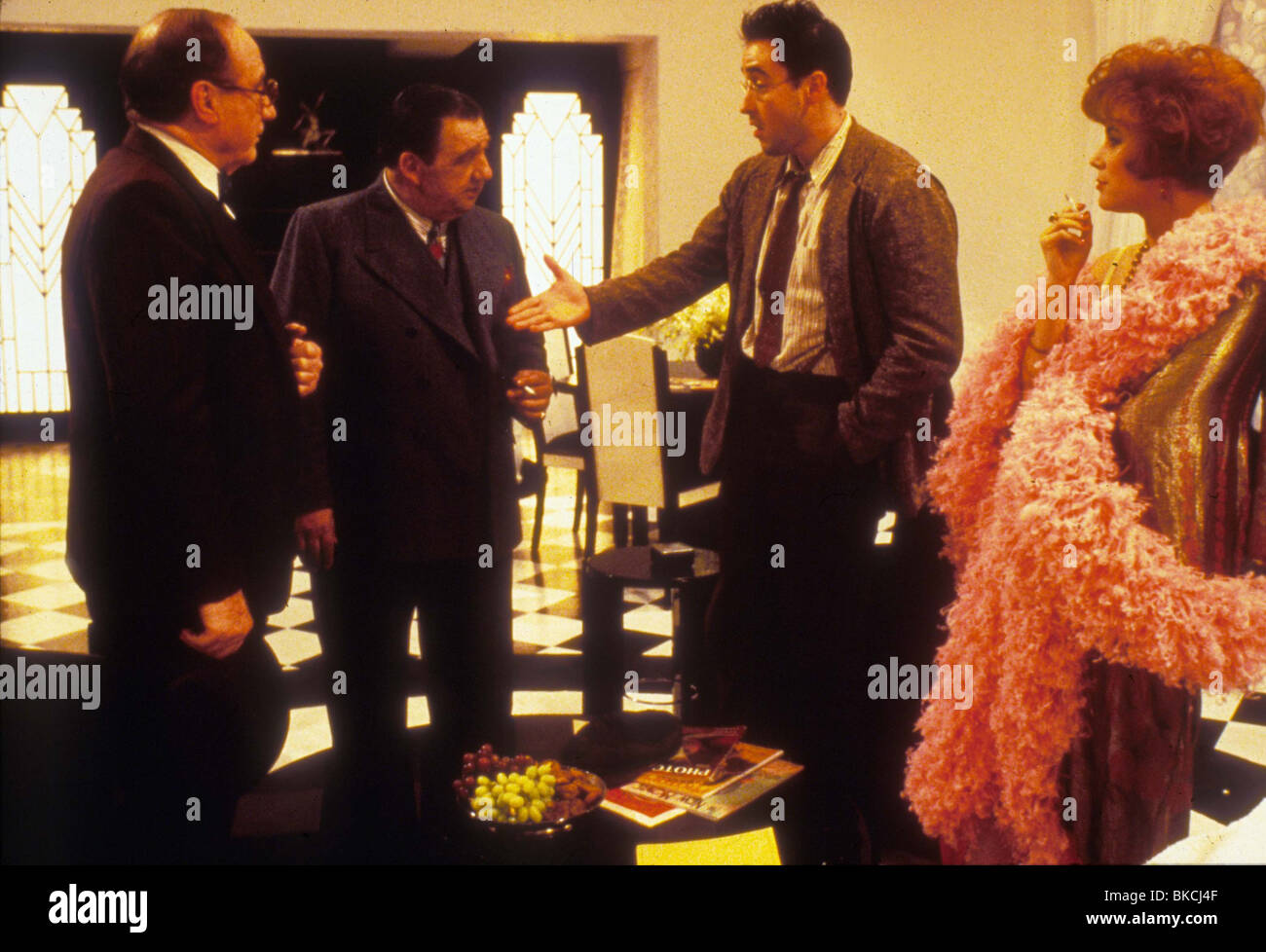 Terence Conran (1994) Jack Warden, JOE VITERELLI, John Cusack, Jennifer Tilly 007 P. KAZEMI L Banque D'Images
