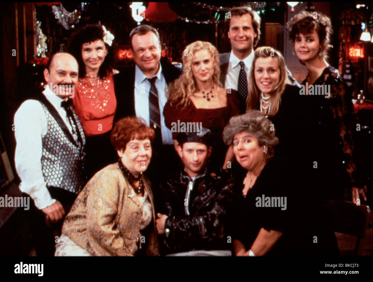 THE BUTCHER'S WIFE (1991) LUIS AVALOS, Mary Steenburgen, GEORGE DZUNDZA, DEMI MOORE, Jeff Daniels, FRANCIS MCDORMAND, MARGARET Banque D'Images