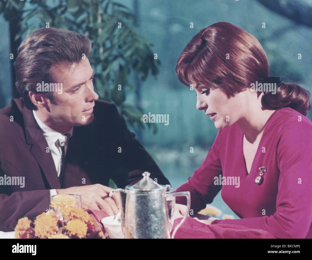 COOGAN'S BLUFF (1968) CLINT EASTWOOD, SUSAN CLARK CGB 001CP Banque D'Images