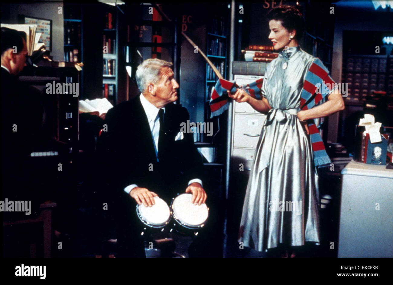 24 (1957) SON AUTRE FEMME (ALT) Spencer Tracy, KATHARINE HEPBURN DKST 004 Banque D'Images
