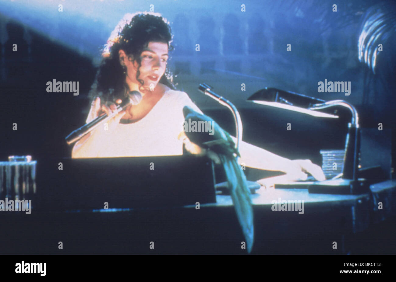 EXOTICA -1994 Arsinee Khanjian Banque D'Images