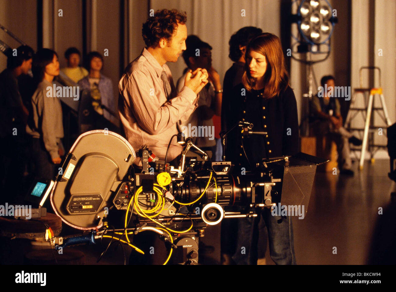 PRODUCTION TOURNAGE (ALT) derrière la scène (ALT) EMPLACEMENT (ALT) SUR LE PLATEAU (ALT) O/S 'lost in translation' (2003) AVEC LANCE ACORD, Banque D'Images