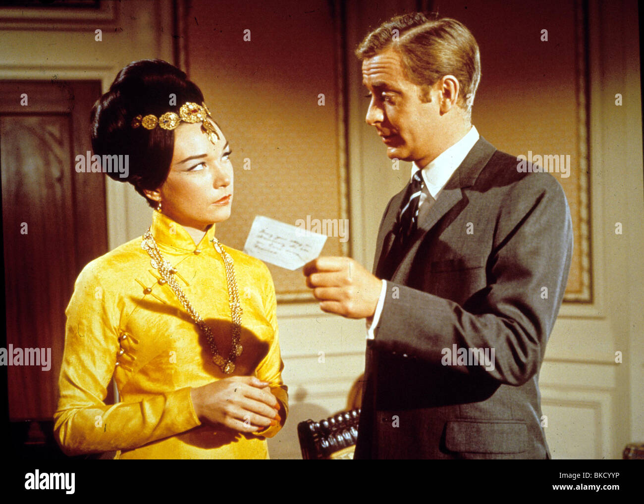 GAMBIT (1966) Shirley Maclaine, Michael Caine GAMB 010 Banque D'Images