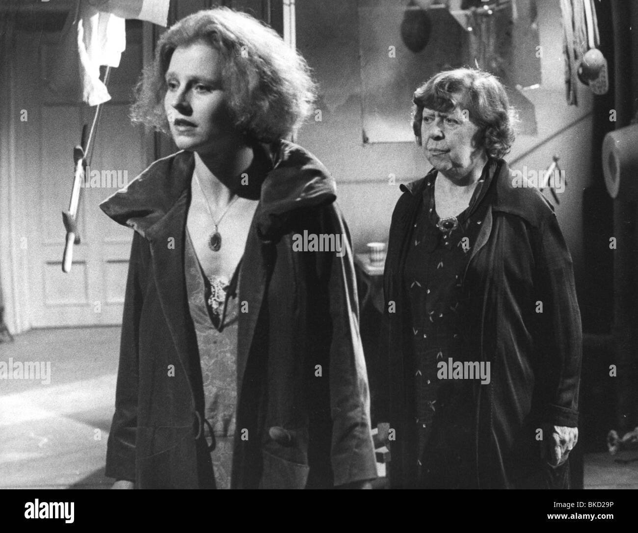 Schygulla, Hanna, * 25.12.1943, actrice allemande, demi-longueur, avec Brigitte Mira dans le film "Berlin Alexanderplatz", par Rainer Werner Fassbinder, DEU 1980, Banque D'Images