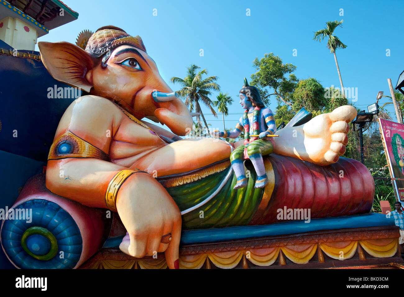 Float représentant un dieu au festival hindou, Kerala, Inde Banque D'Images Float représentant un dieu au festival hindou, Kerala, Inde Banque D'Images
