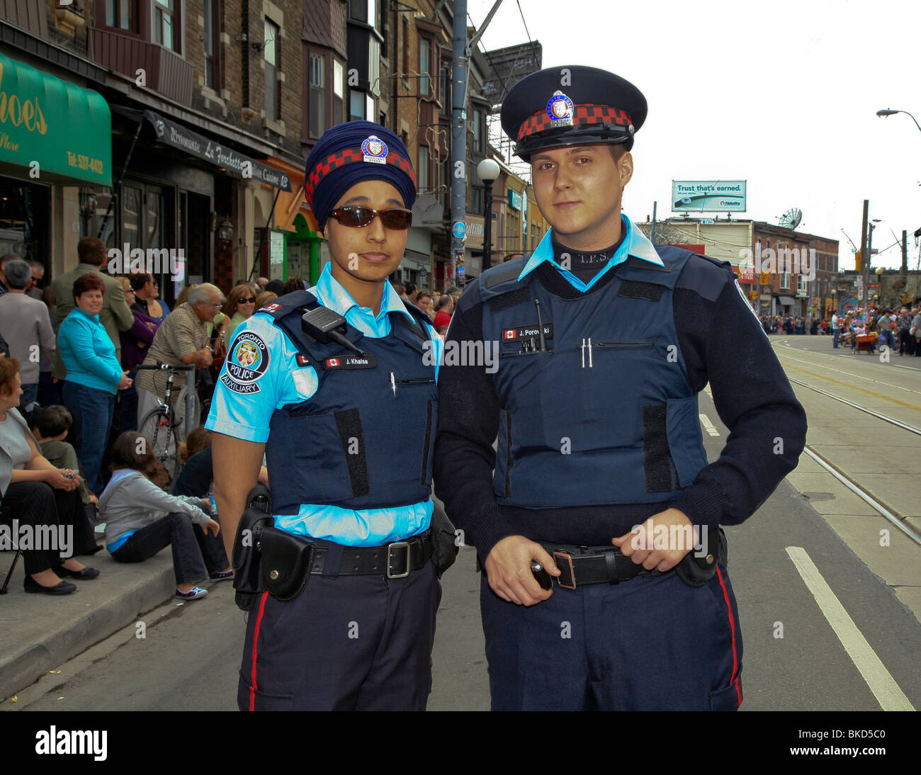 Les agents de police en service multiculturel avec turban à Toronto,Ontario;Canada Banque D'Images