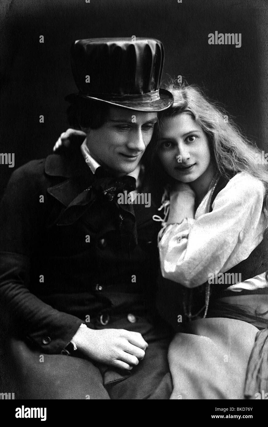Orloff, Ida, 16.2.1899 - 9.4.1945, actrice allemande, demi-longueur, avec Willi Grunwald dans la pièce 'Und Pippa tanzt', vers 1910, carte postale, Banque D'Images