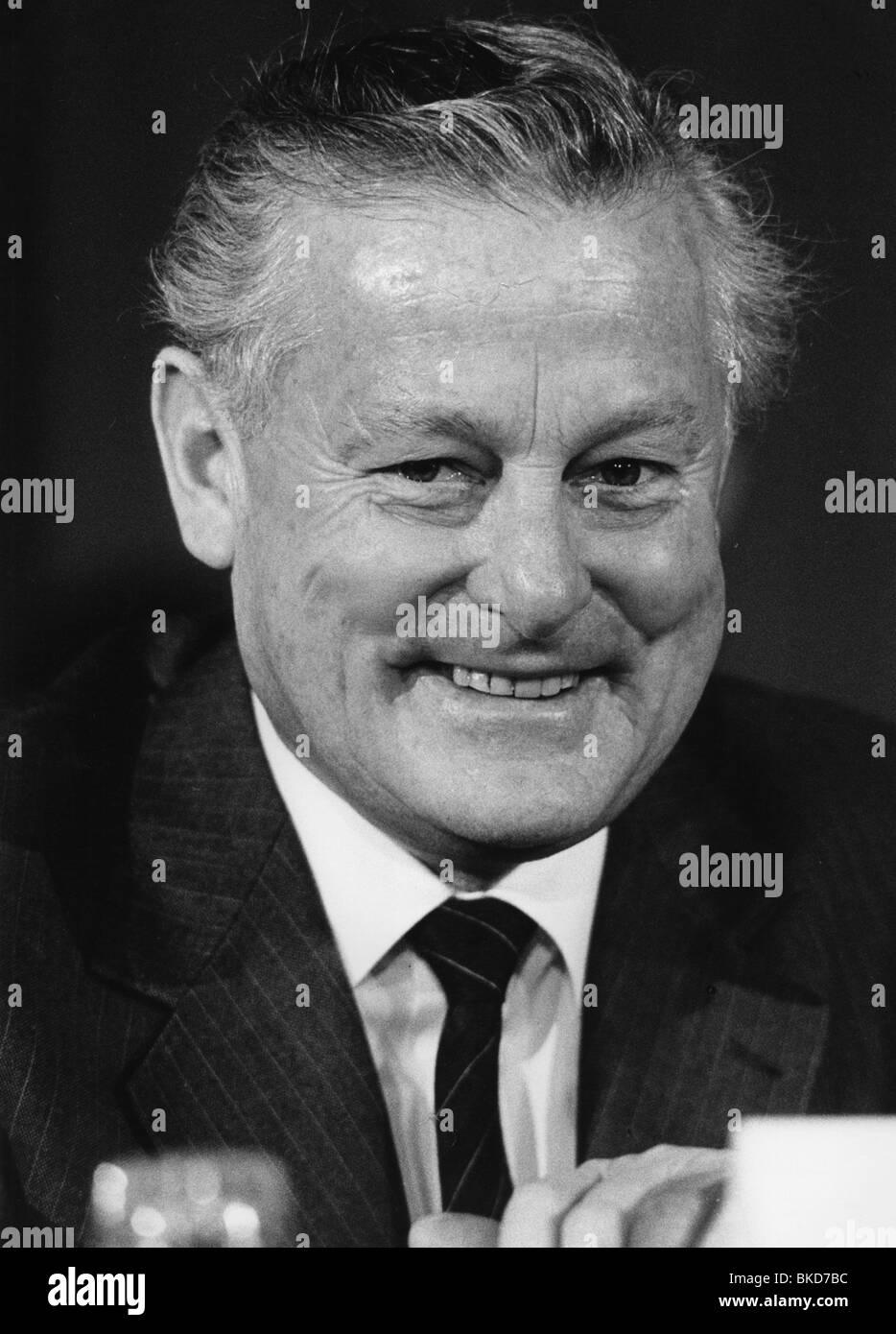 Streibl, Max, 6.1.1932 - 11.12.1998, politicien allemand (CSU), Premier ministre de la Bavière 19.10.1988 - 27.5.1993, portrait, 1988, , Banque D'Images