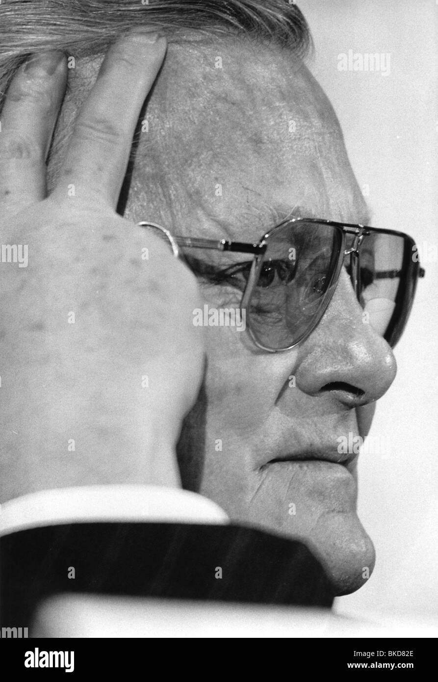 Streibl, Max, 6.1.1932 - 11.12.1998, politicien allemand (CSU), Premier ministre de la Bavière 19.10.1988 - 27.5.1993, portrait, 1988, , Banque D'Images