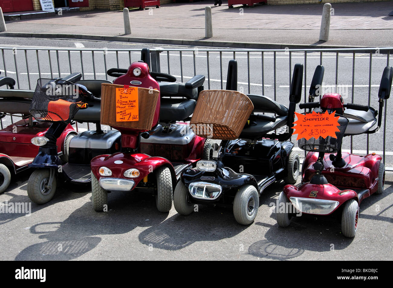 Les scooters de mobilité pour la vente, l'Arcade, Bognor Regis, West Sussex, Angleterre, Royaume-Uni Banque D'Images