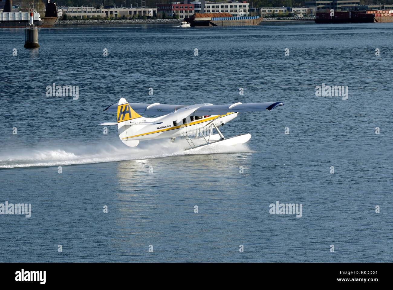 Harbour Air DHC-3 Otter hydravion unique Turbine décolle dans le port de Vancouver Banque D'Images