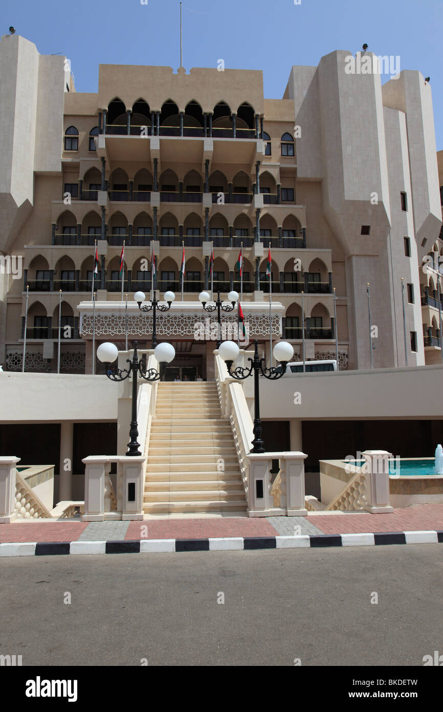 Escalier à l'entrée de l'hôtel Al Bustan Palace Hotel, Sultanat d'Oman. Photo par Willy Matheisl Banque D'Images