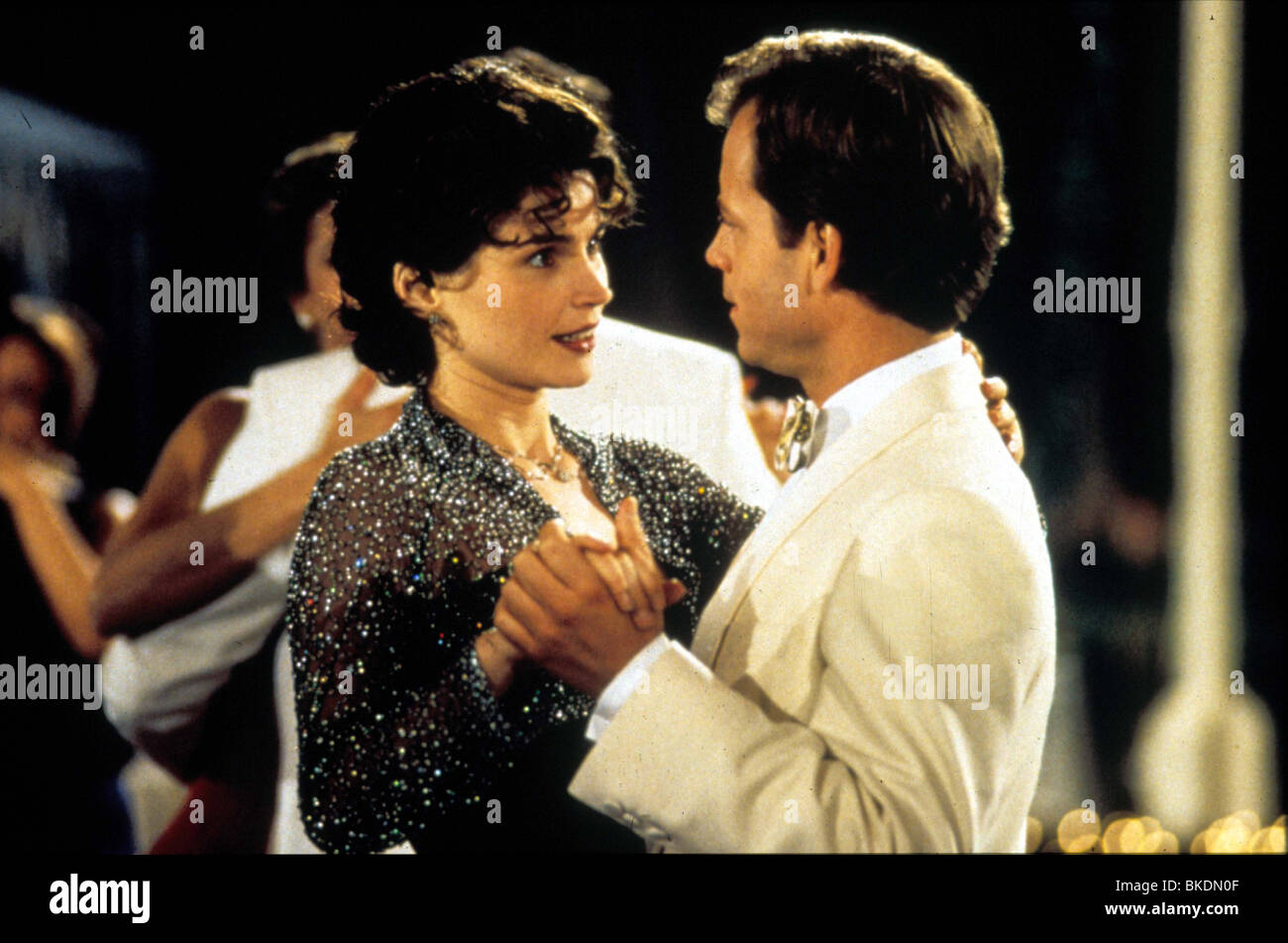 SABRINA (1995) JULIA ORMOND, Greg Kinnear SBNA 006 Banque D'Images