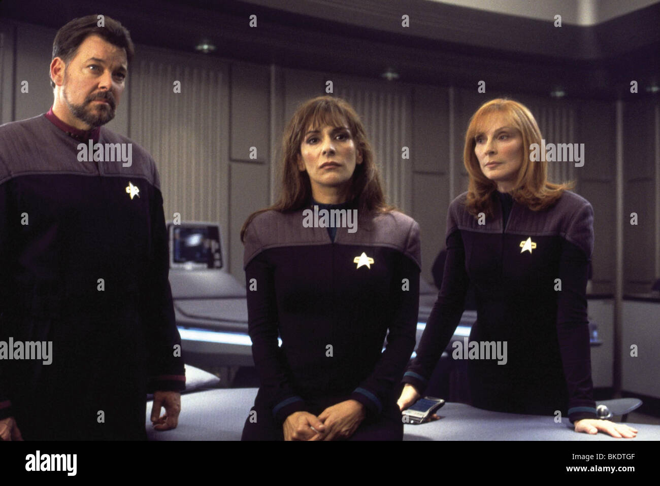 STAR TREK : NEMESIS (2002), Jonathan Frakes, Marina Sirtis, GATES MCFADDEN STNM 001 131 Banque D'Images