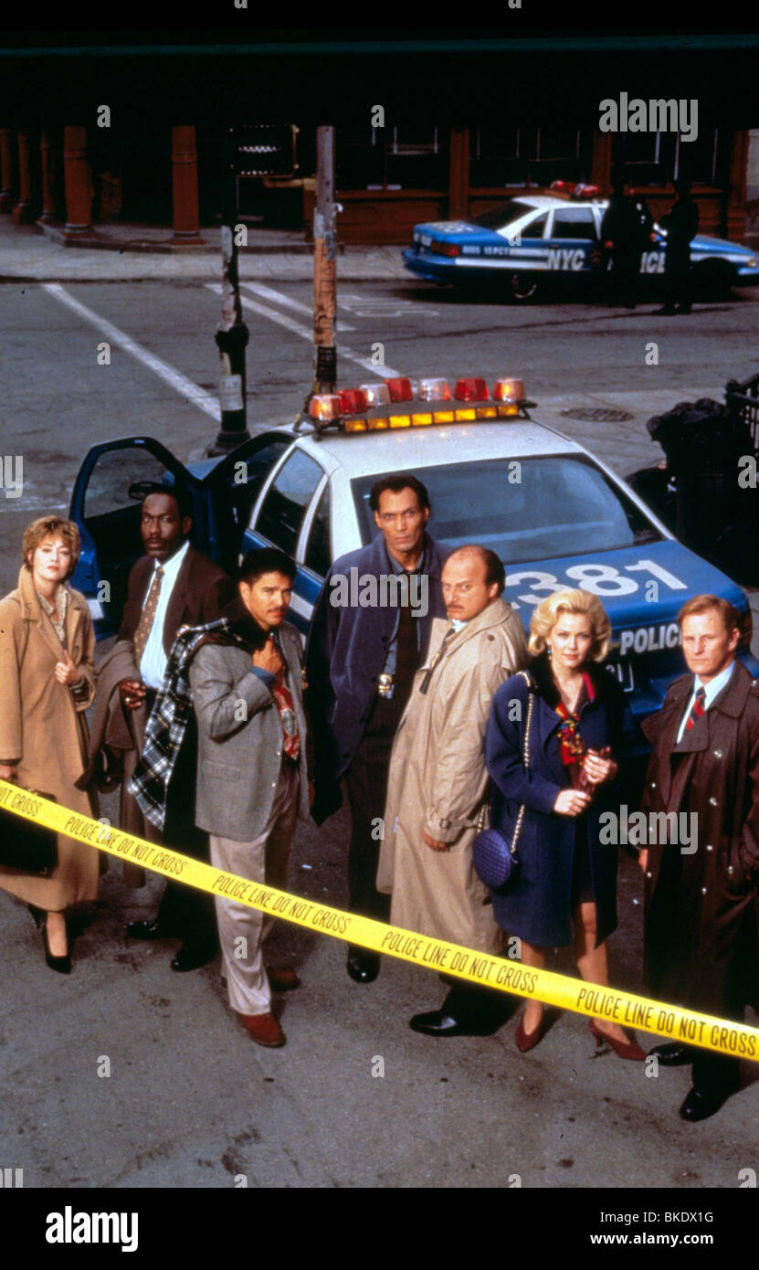 NYPD Blue (TV) SHARON LAWRENCE, JAMES MCDANIEL, NICHOLAS TURTURRO, JIMMY SMITS, DENNIS FRANZ, Gail O'GRADY, GORDON CLAPP NYP 026 Banque D'Images