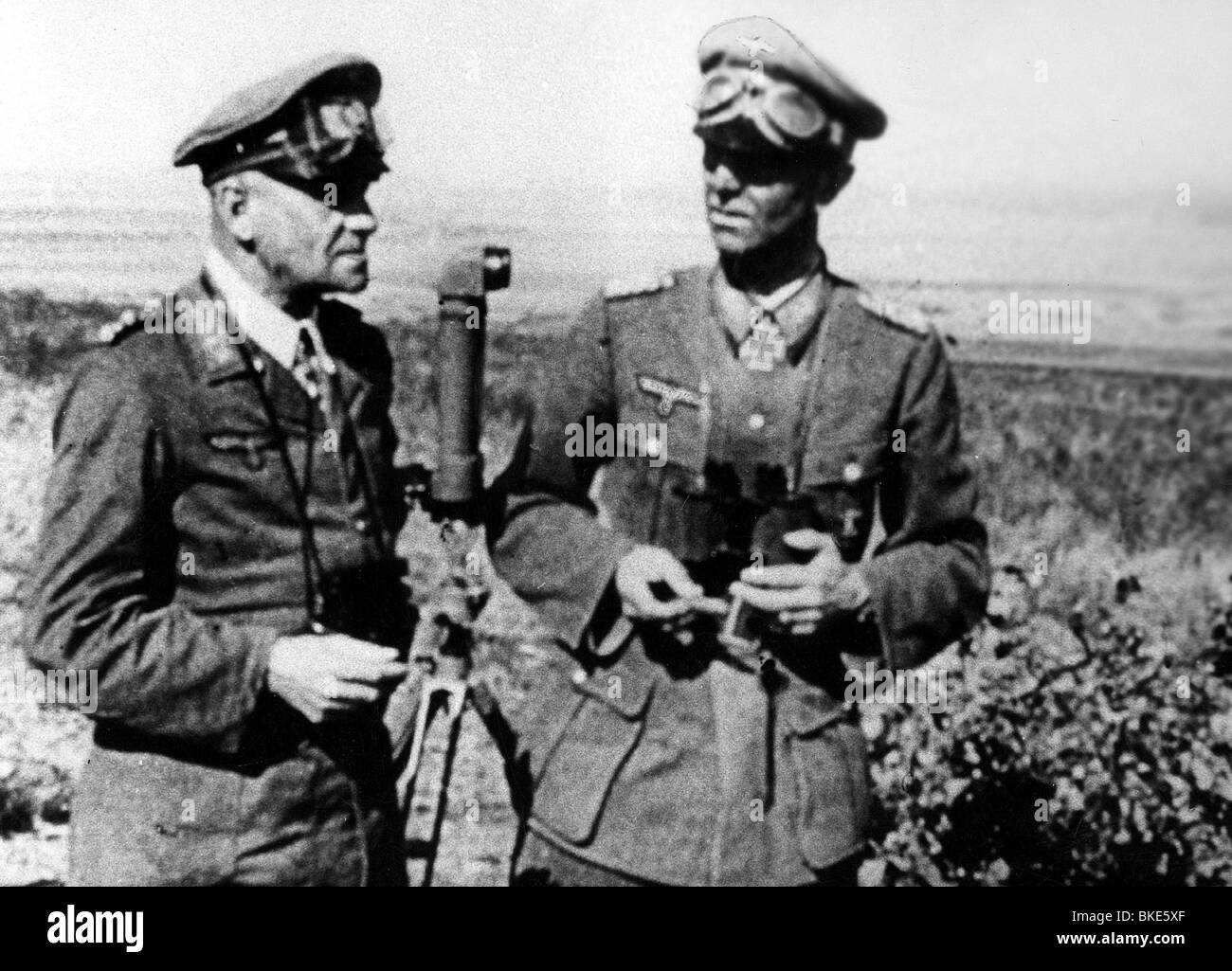 Paulus, Friedrich 23.9.1890 - 1.2.1957, général allemand, commandant de la 6ème armée allemande, demi-longueur, avec le général Heitz, pendant l'offensive vers Stalingrad, été 1942, Banque D'Images