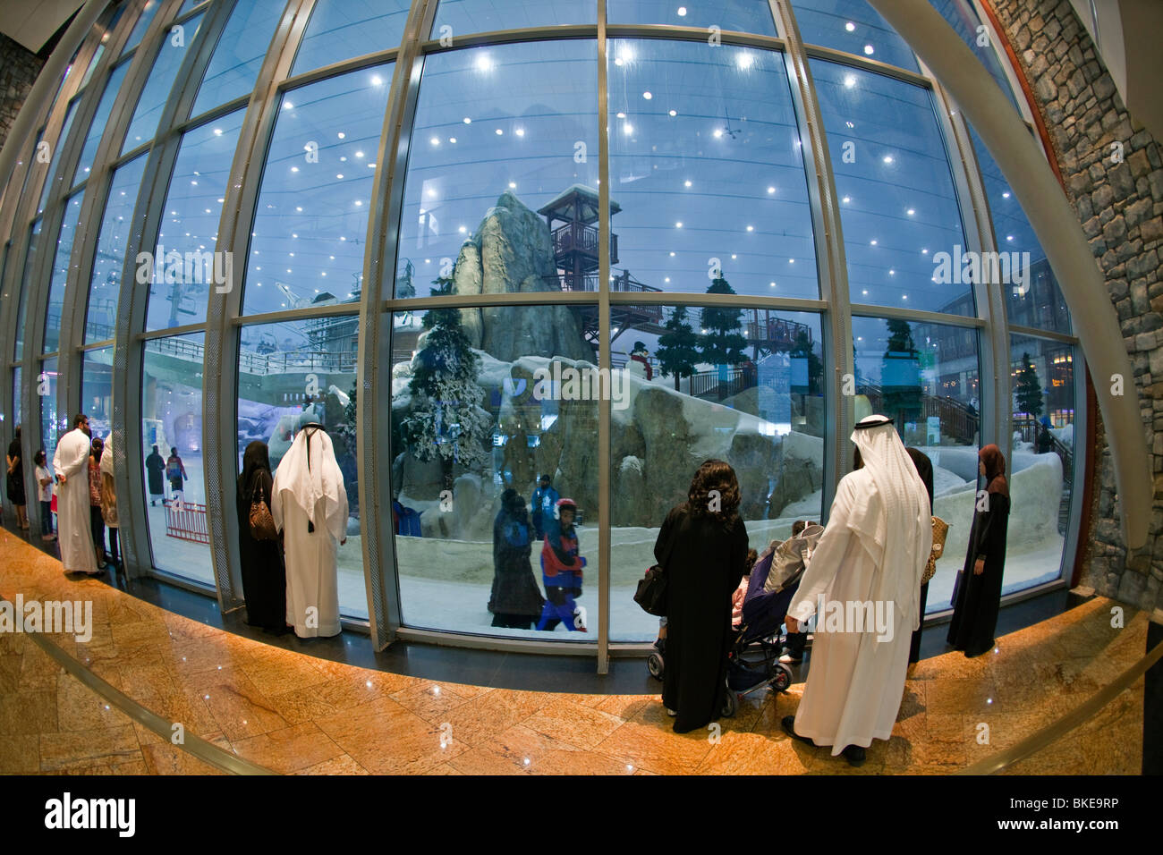 Dubai Mall of Emirates, Dubaï Ski ski intérieur Banque D'Images