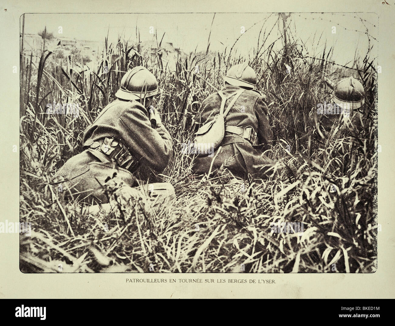 Les soldats de la PREMIÈRE GUERRE MONDIALE belge patrouille de reconnaissance sur le long du fleuve Yser / IJzer Flandre occidentale pendant la Première Guerre mondiale, la Belgique Banque D'Images