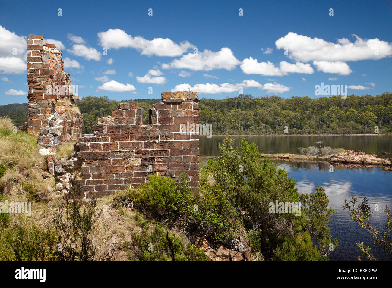 Ruines, Sarah Island (culpabilité historique Station), Port Maquarie, dans l'ouest de la Tasmanie, Australie Banque D'Images