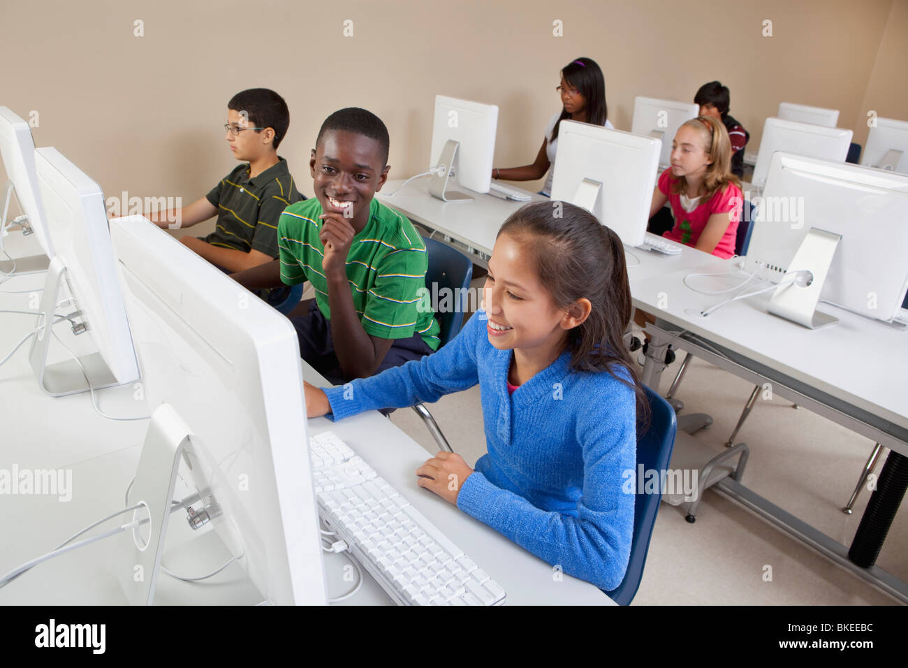Les élèves en classe d'informatique Banque D'Images