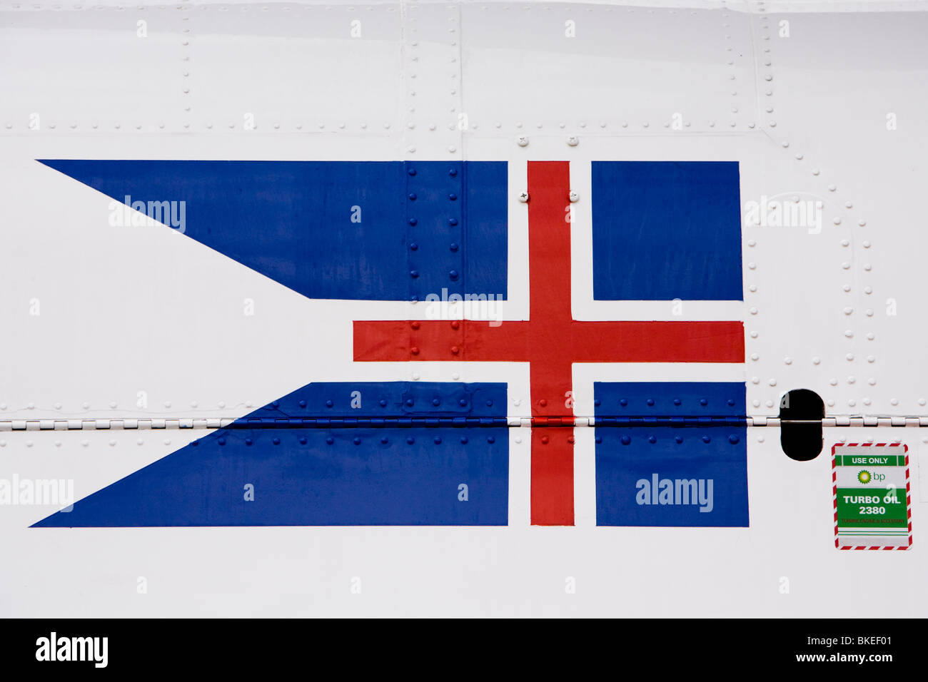 Le drapeau islandais sur un hélicoptère de la garde côtière islandaise. Banque D'Images