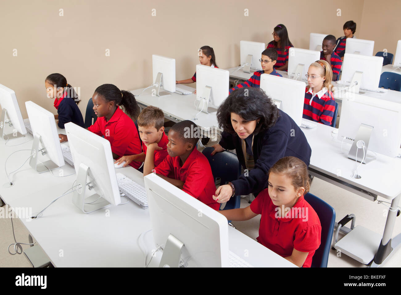 Les élèves en classe d'informatique Banque D'Images