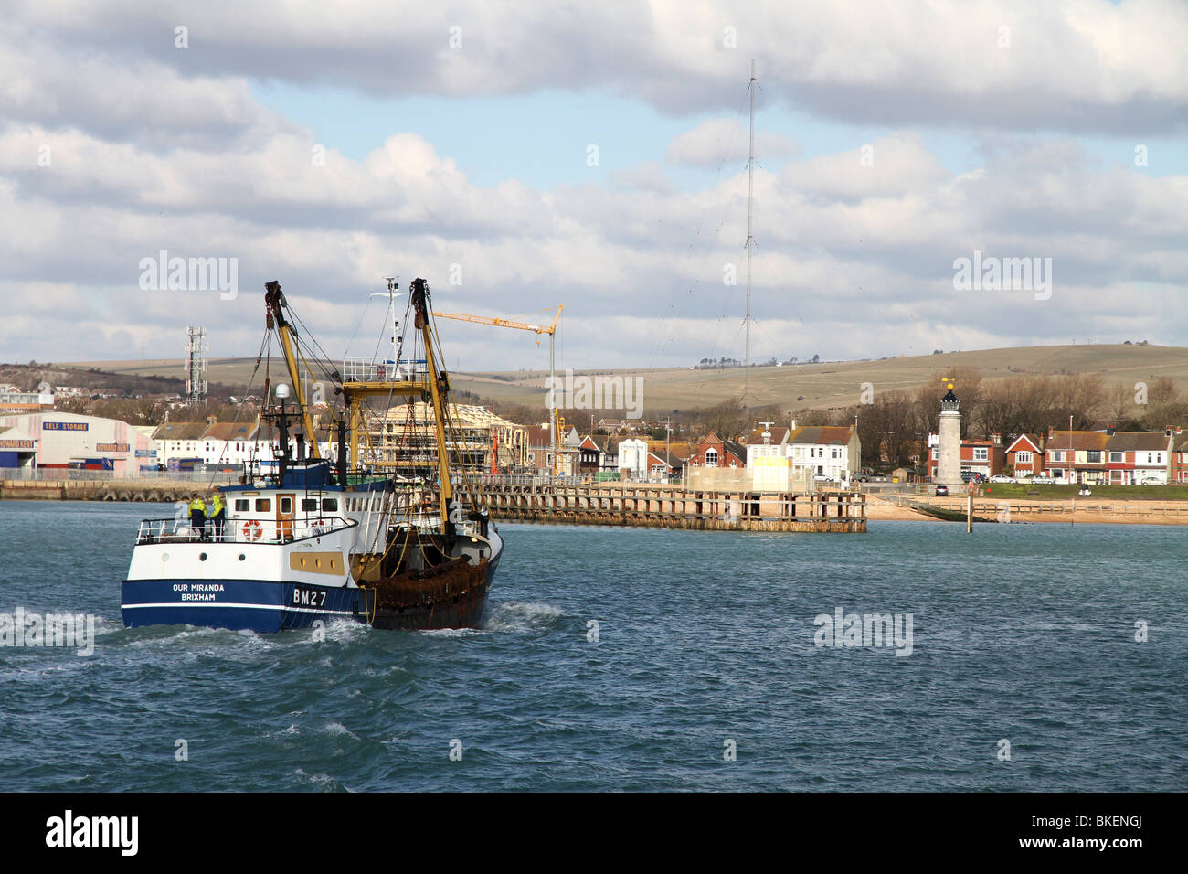 Navire entrant dans le port de Miranda Shoreham. Banque D'Images