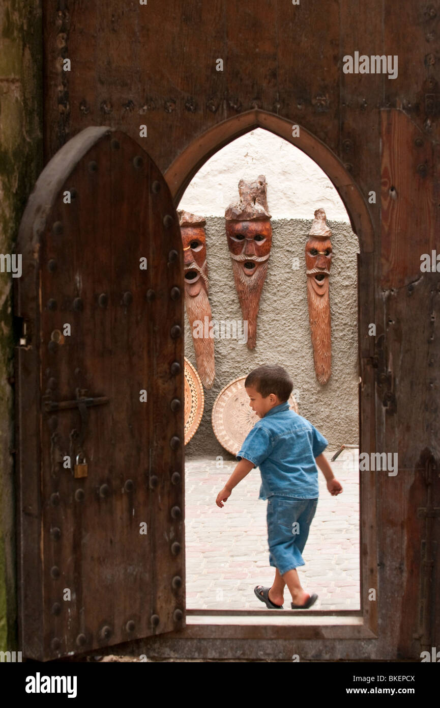 Jeune garçon marocain à Essaouira, Maroc Banque D'Images