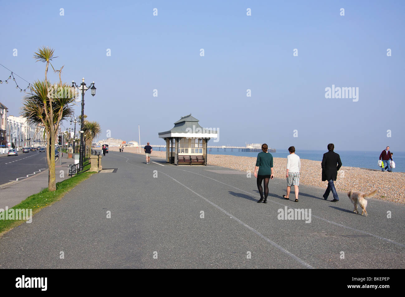 Promenade au bord de l'eau, Worthing, West Sussex, Angleterre, Royaume-Uni Banque D'Images