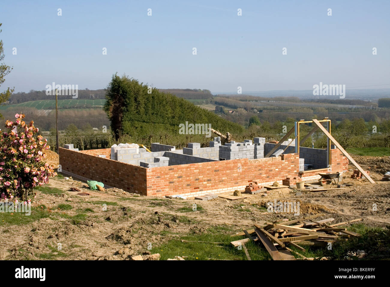 La moitié d'une maison construite dans le Weald of Kent, Angleterre. Banque D'Images