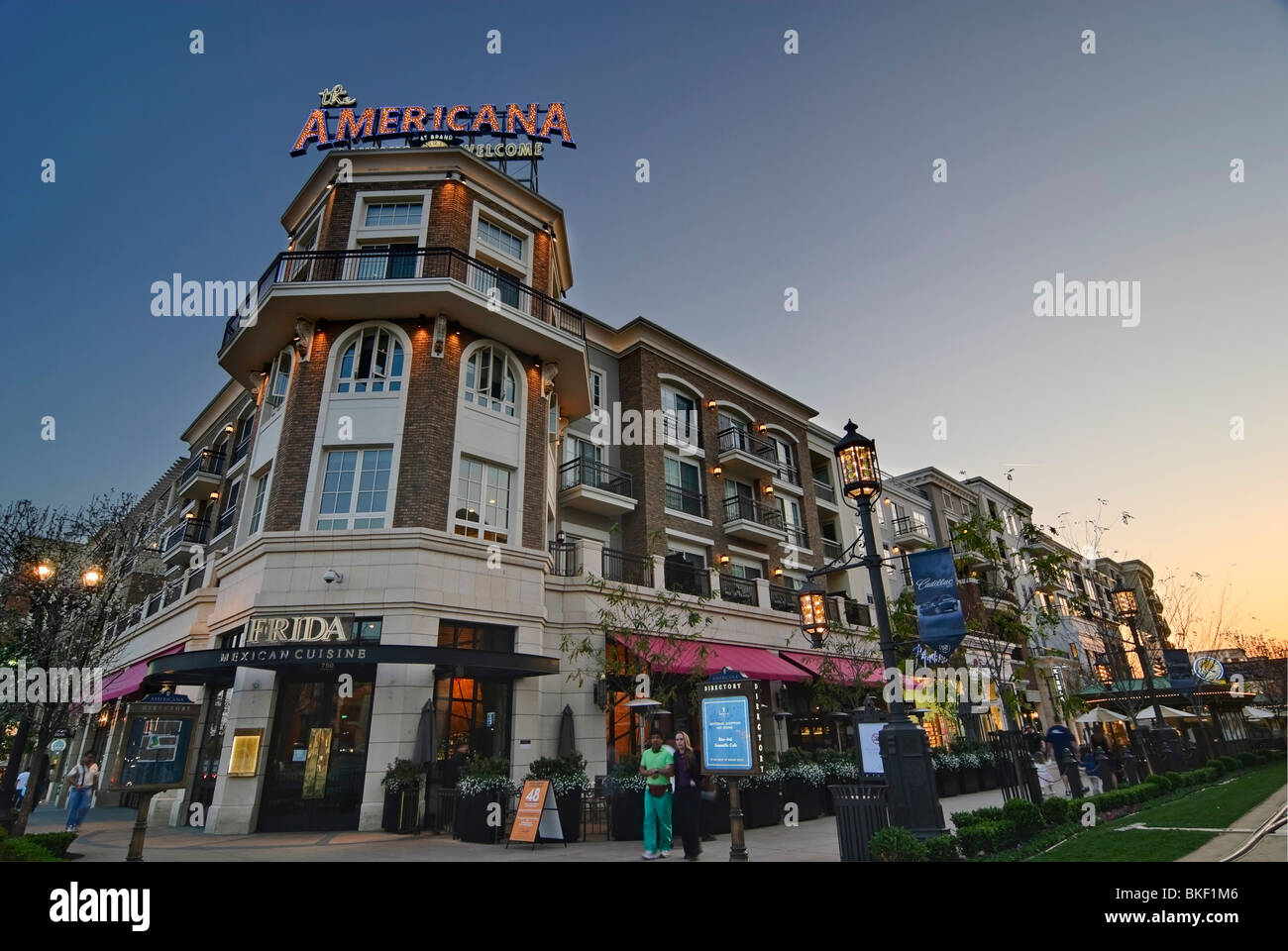 L'Americana at Brand galerie marchande extérieure en Californie. Banque D'Images