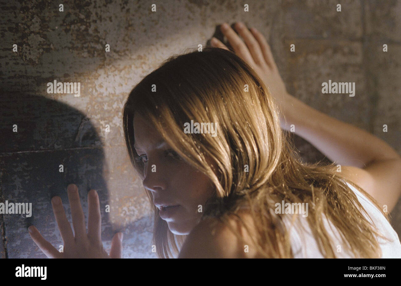 Le Texas Chainsaw Massacre (2003) Jessica Biel TEXM 001-07 Banque D'Images