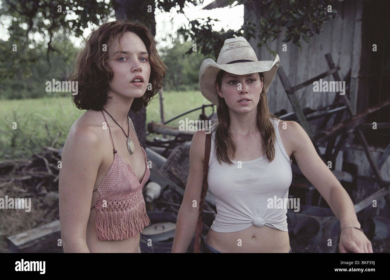 Le Texas Chainsaw Massacre (2003) ERICA LEERHSEN, JESSICA BIEL TEXM 001-19 Banque D'Images