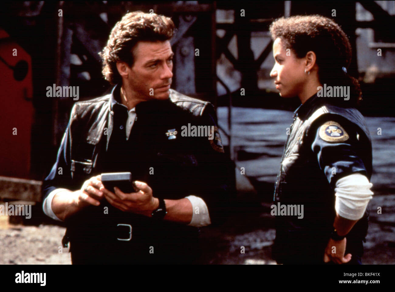 TIMECOP (1994) GLORIA REUBEN, JEANCLAUDE VAN DAMME TIMC 058 Photo