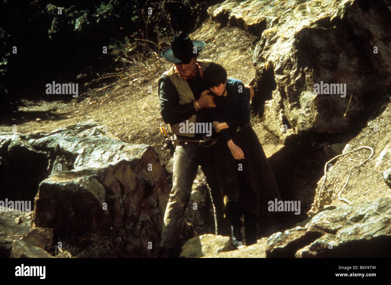 TRUE GRIT (1969) JOHN WAYNE, KIM DARBY TGT 007 L Banque D'Images