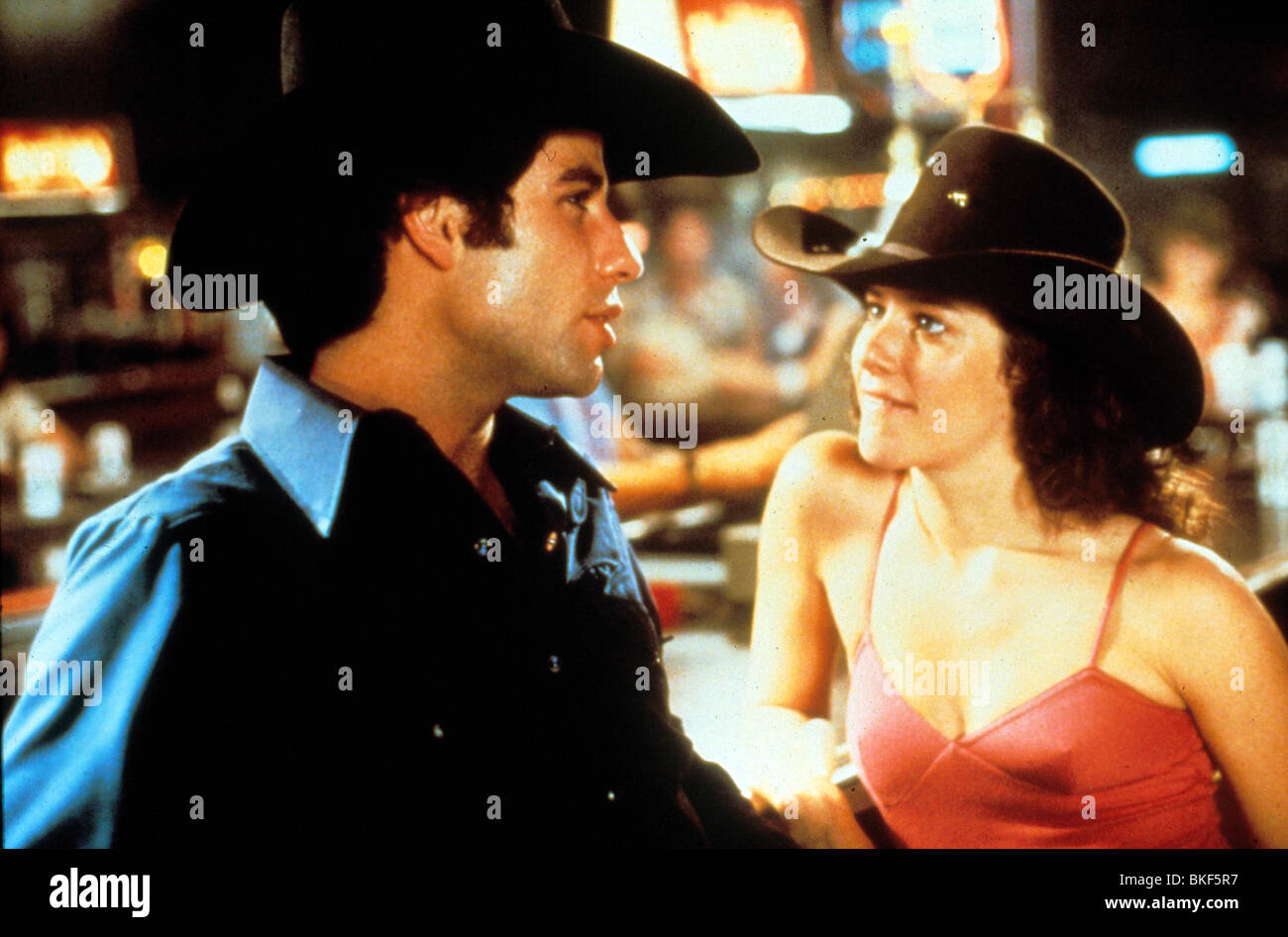 URBAN COWBOY (1980) John Travolta, Debra Winger UCY 011 L Banque D'Images