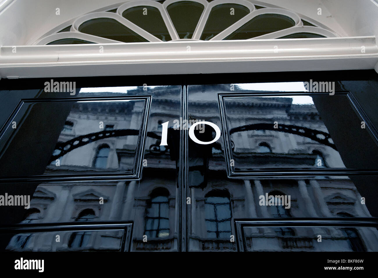 Numéro 10 Downing street porte avant Banque D'Images