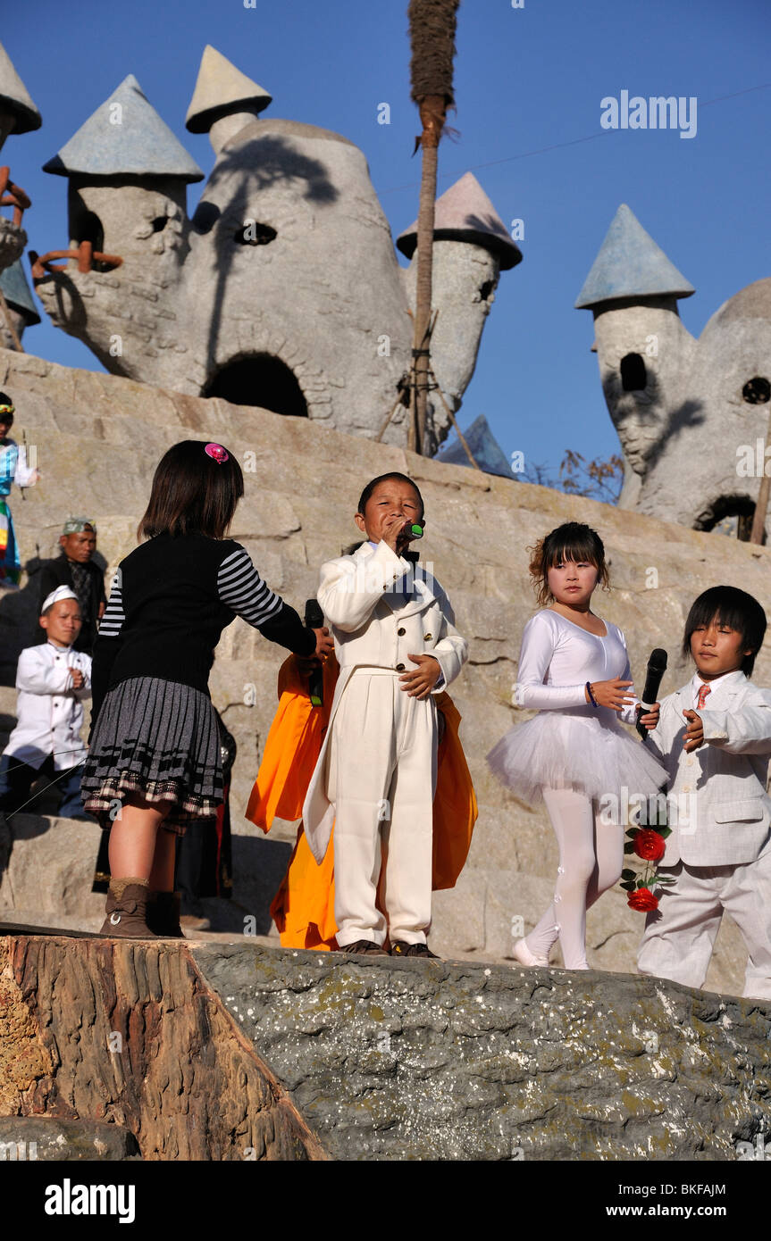 Les artistes interprètes ou exécutants à Kunming, Royaume des nains Theme Park Banque D'Images