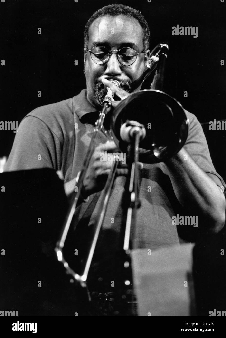 Fowlkes, Curtis, * 1951, musicien américain (tromboniste de jazz),  demi-longueur, jouant trombone, Montreux, 1994 Photo Stock - Alamy