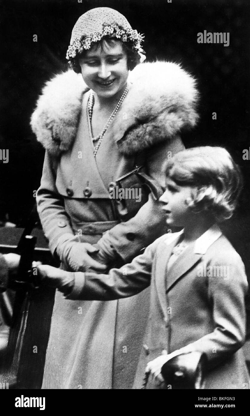 Elizabeth, 4.8.1900 - 6.4.2002, Reine Consort de Grande-Bretagne 11.12.1936 - 6.2.1952, demi-longueur, avec la princesse fille Elizabeth (II), vers 1930, Banque D'Images