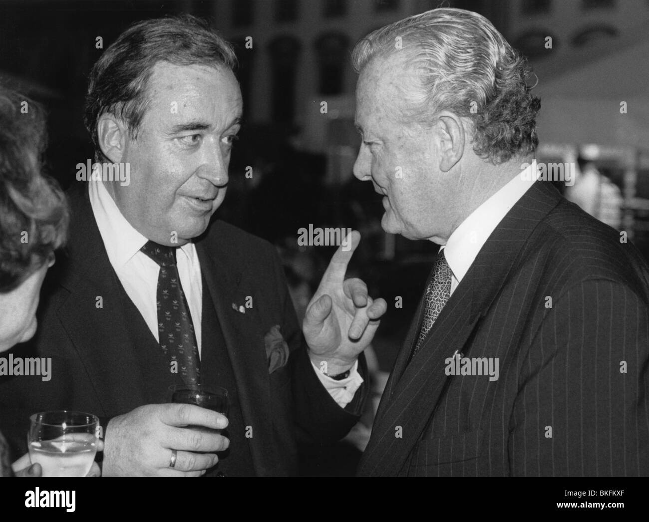 Streibl, Max, 6.1.1932 - 11.12.1998, politicien allemand (CSU), Premier ministre de la Bavière 19.10.1988 - 27.5.1993, avec le directeur de la Société de radiodiffusion bavaroise Albert Scharf, 1991, Banque D'Images