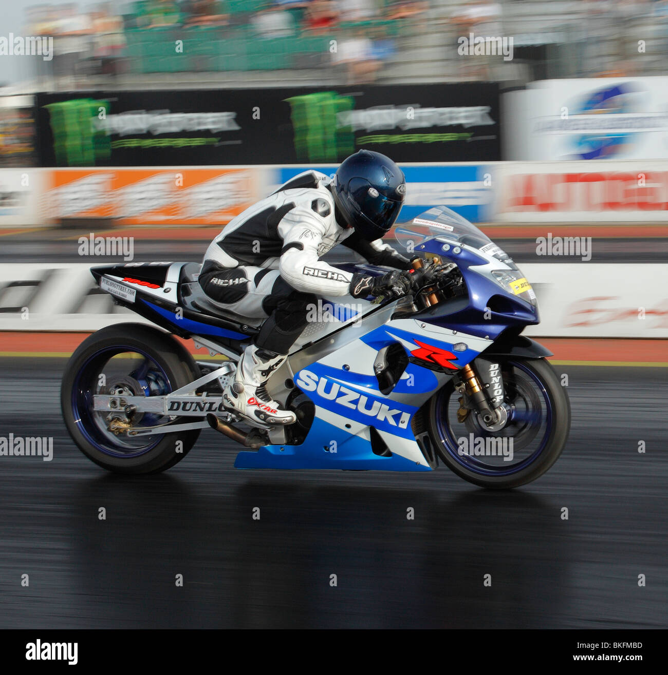 Suzuki GSXR 1000 moto vitesse montée par Aaron d'Étincelles. Banque D'Images