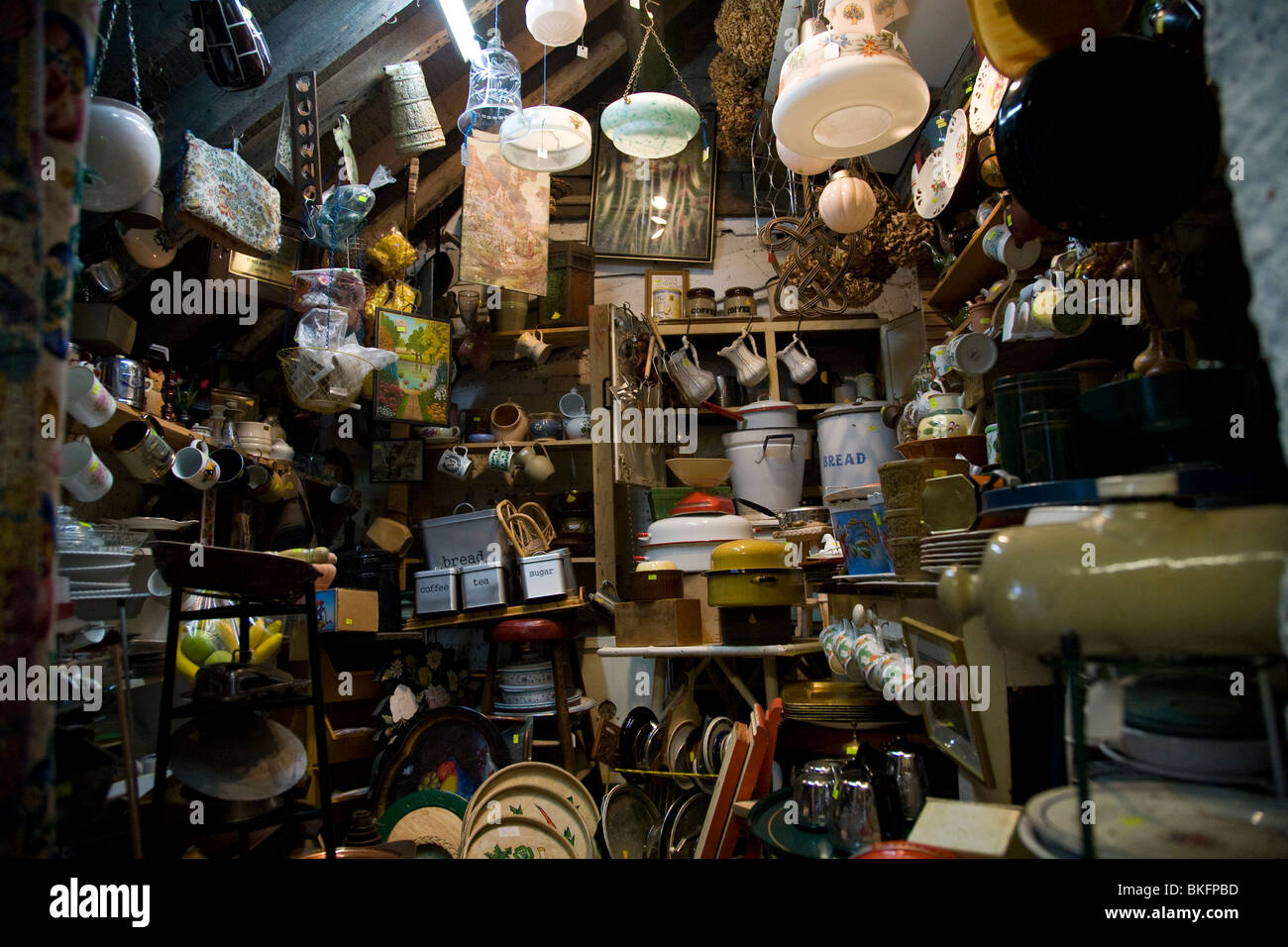 Bric a brac shop Banque de photographies et d'images à haute résolution -  Alamy