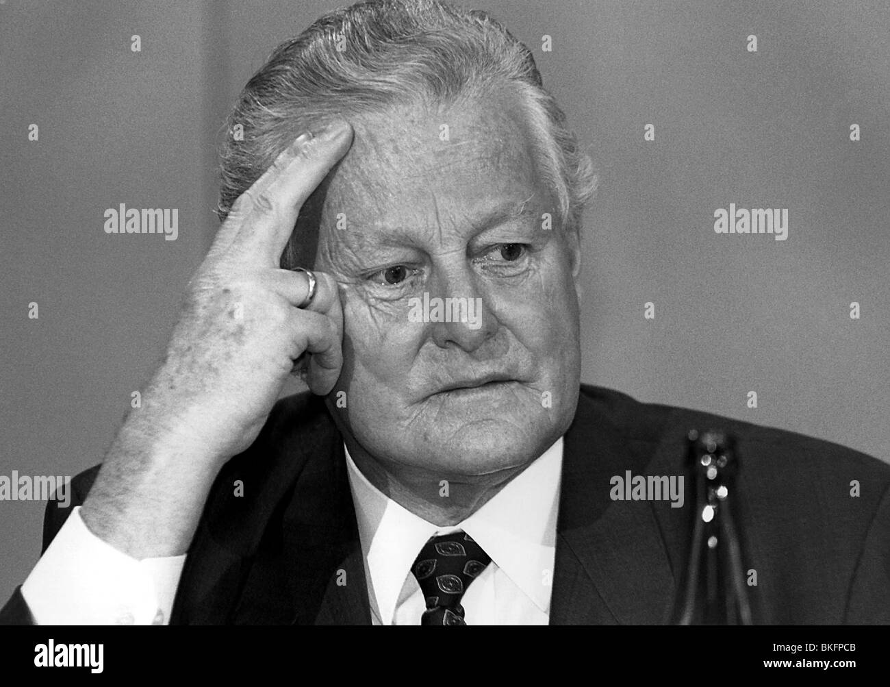Streibl, Max, 6.1.1932 - 11.12.1998, politicien allemand (CSU), Premier ministre de la Bavière 19.10.1988 - 27.5.1993, portrait, début des années 1990, Banque D'Images